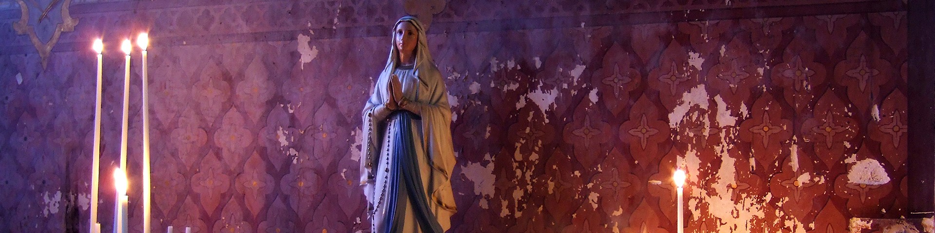 Maryja stoi u początku Bożych znaków
